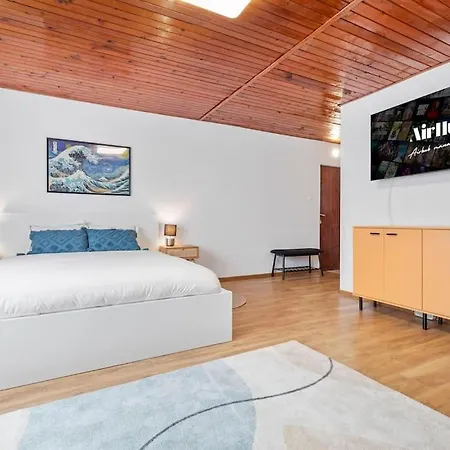 Art-inspired, Designer Apartment *