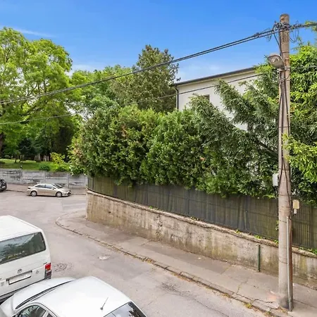 Апартаменти Art-inspired, Designer Братислава