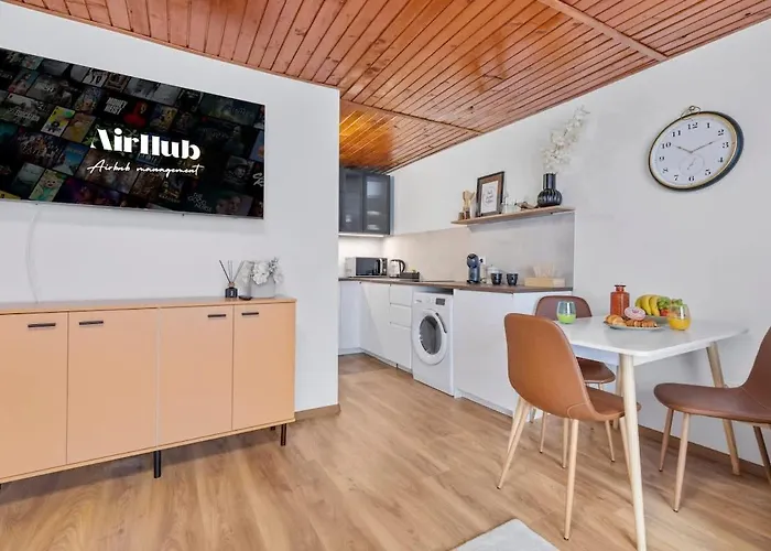 Art-inspired, Designer *