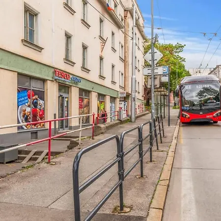 Apartament Art-inspired, Designer