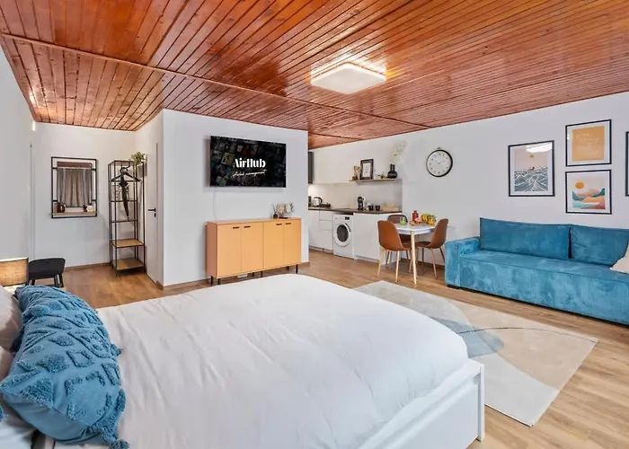 Art-inspired, Designer Apartman